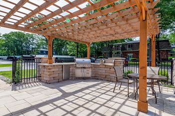 Tiffany Woods Apartments outdoor grill